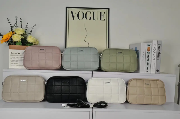 Сумка жіноча крос-боді стьобана 25*17 см на блискавці з довгим ремінцем зі штучної шкіри Zhenya, фото 1