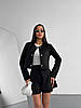 Чорний жіночий повсякденний костюм-двійка із замші: укорочений жакет на гудзиках та шорти високої посадки, фото 2