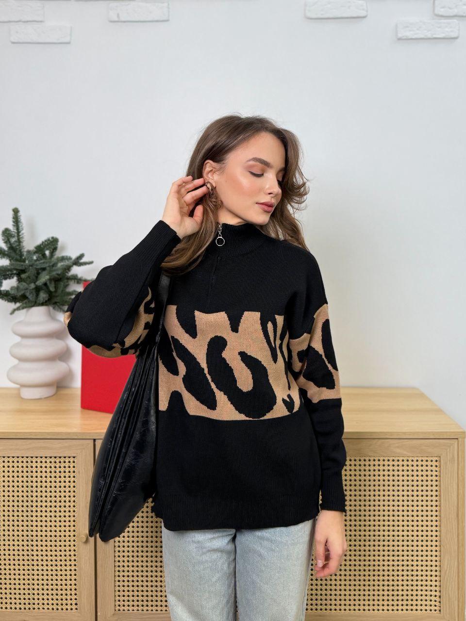 Теплий чорний жіночий светр оверсайз із леопардовою вставкою, фото 1