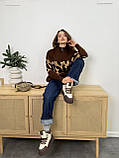 Теплий коричневий жіночий светр оверсайз із леопардовою вставкою, фото 5