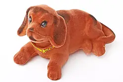 Сувенір на панель приладів Собака середній темно-коричневий