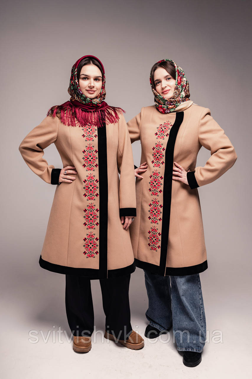 Українська вишита свитка