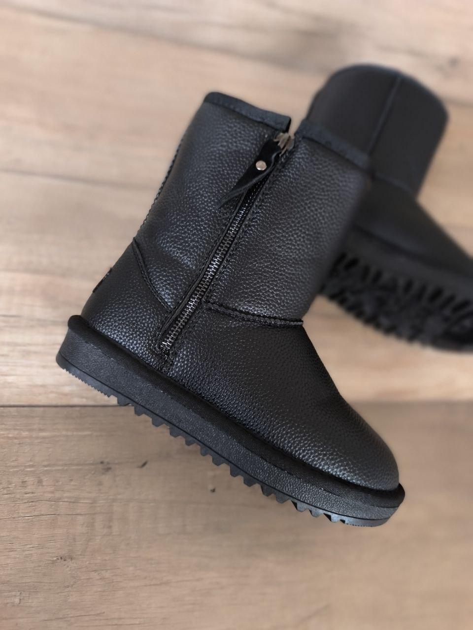 Угги высокие кожаные ЧЕРНЫЕ со змейкой молнией с внешней стороны ноги сапожки теплые же