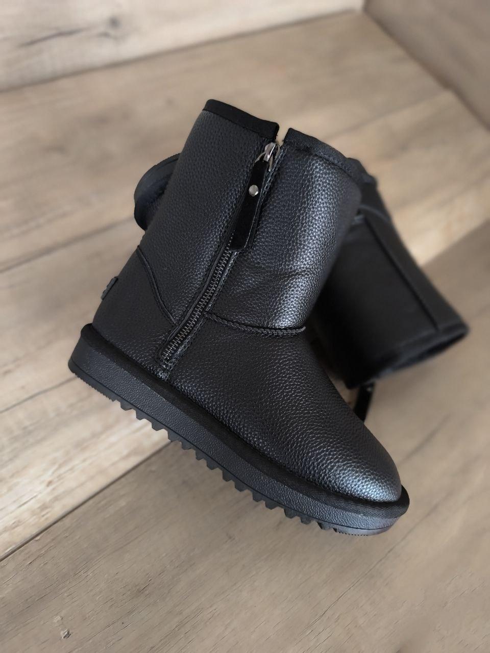 Уги високі шкіряні ЧОРНІ зі змійкою змійкою змійкою з зовнішнього боку ноги Ugg чобітки теплі жіночі зима