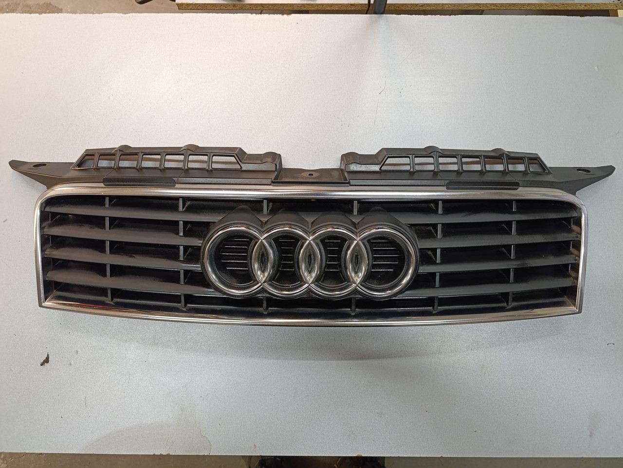 AUDI A3 2002-2005 Решітка радіатора 8P3853651
