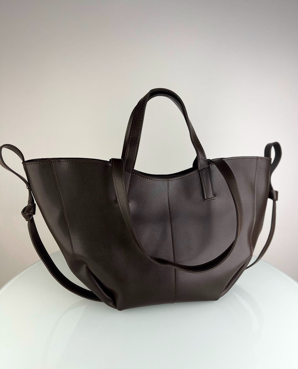 Жіноча сумка коричнева містка 28*20 см на блискавці зі штучної шкіри Nata Шоколадний, фото 1