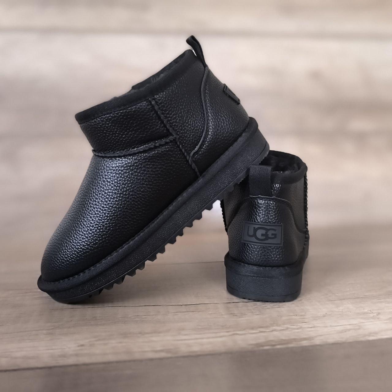 Уги ЧОРНІ шкіряні натуральники низькі (h = 11.5) з лейбл UGG на п'ятці унісекс 36р — 41 р мінігальфики зима