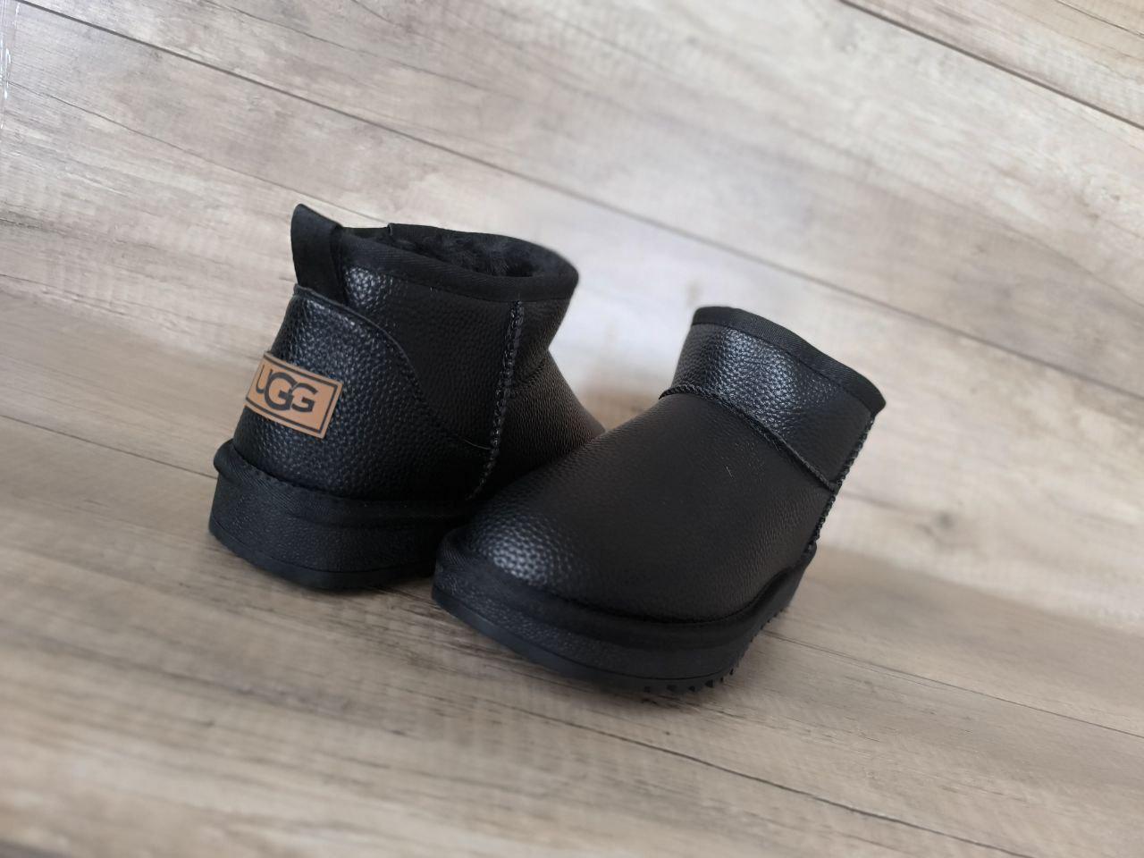 Уги ЧОРНІ шкіряні натуральники низькі (h = 11.5) з лейбл UGG на п'ятці унісекс 36р — 41 р мінігальфики зима