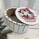 Новорічний подарунок-цукерниця Бокс для подарунка "Пінгвін новорічний" Розмір: 20*16*9 см, фото 2