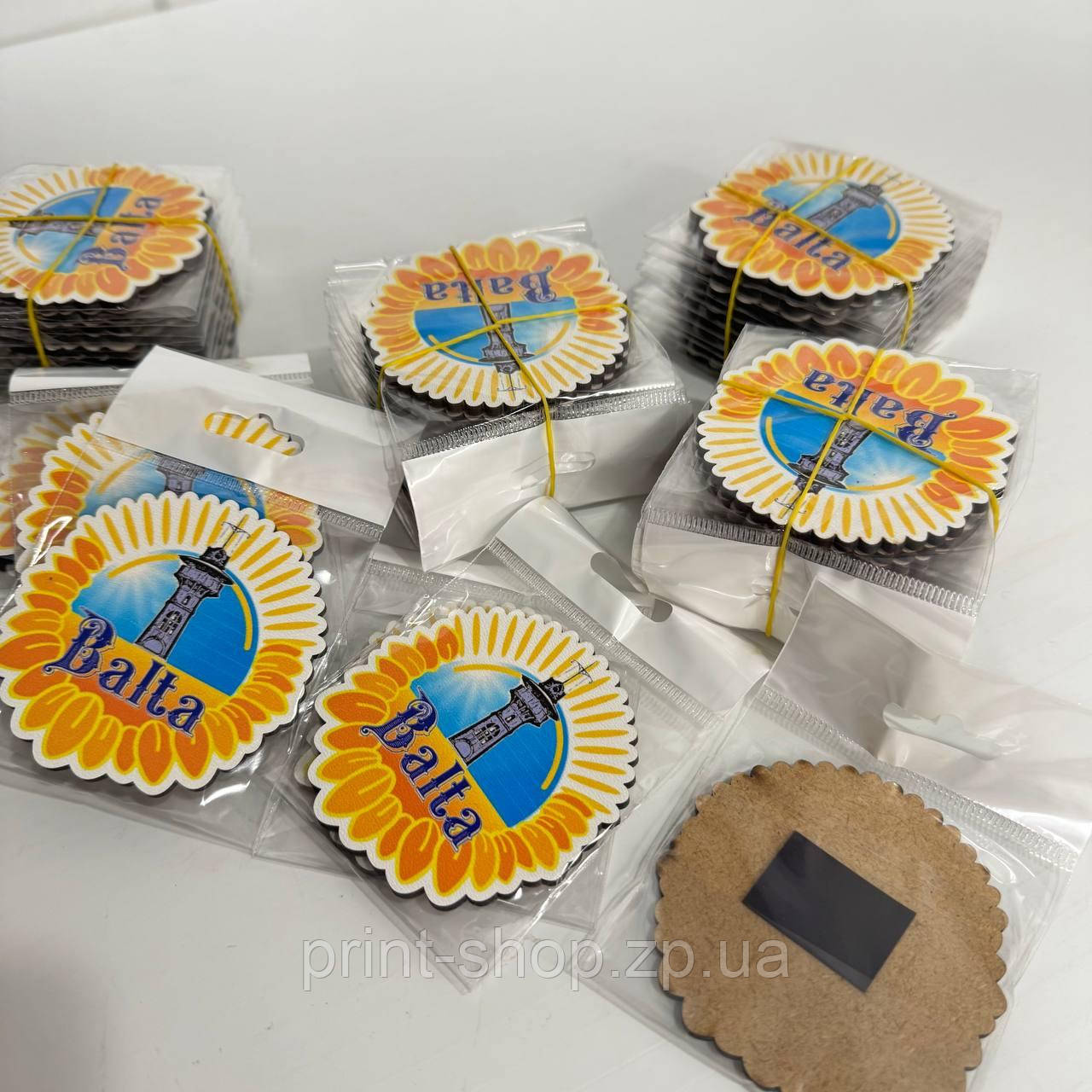 Магніт з Вашим логотипом. Промо магніти