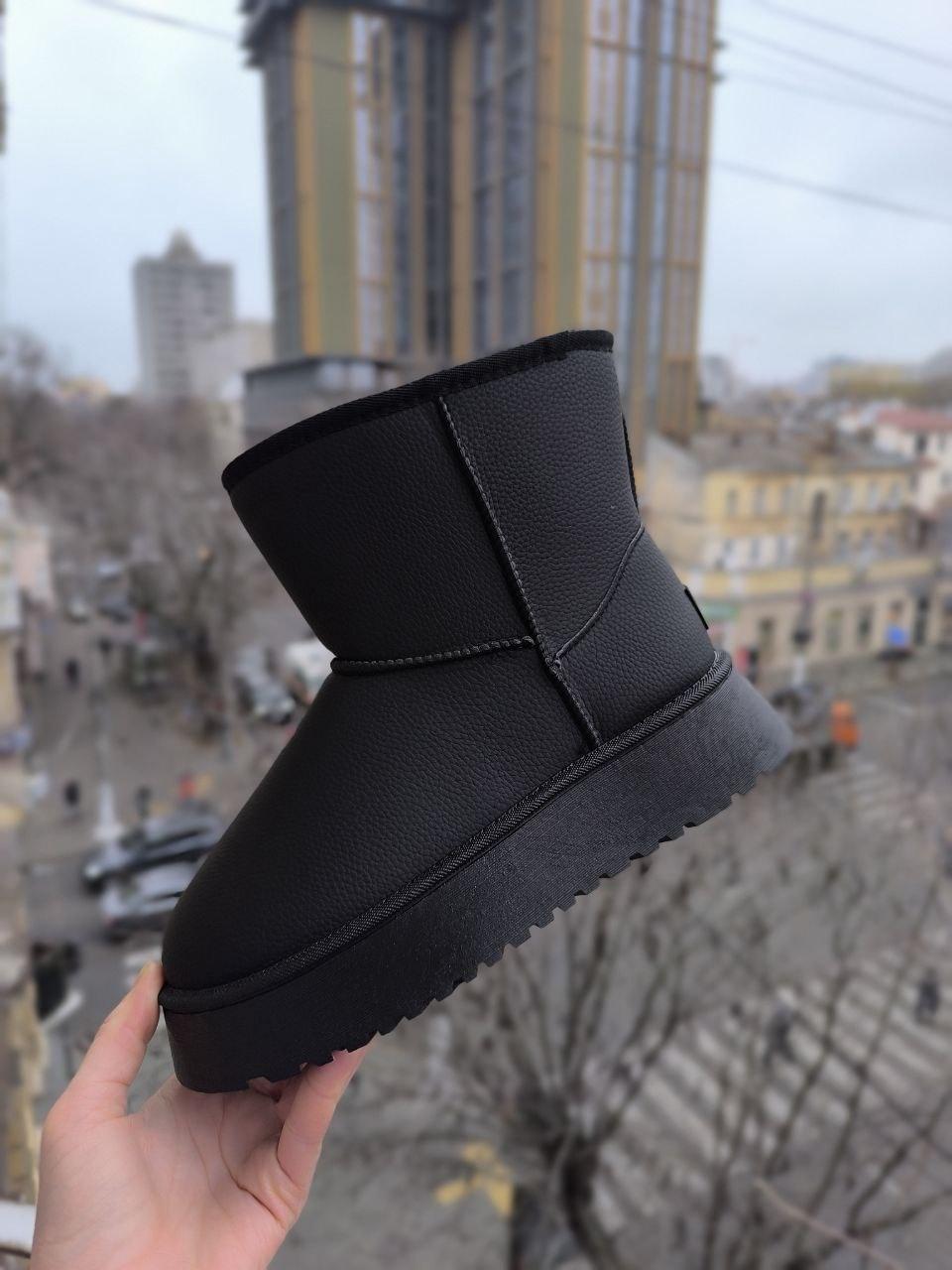 Уги ЧОРНІ на високій підошві екошкіра середні напівчоботи черевики з лейюл UGG зима