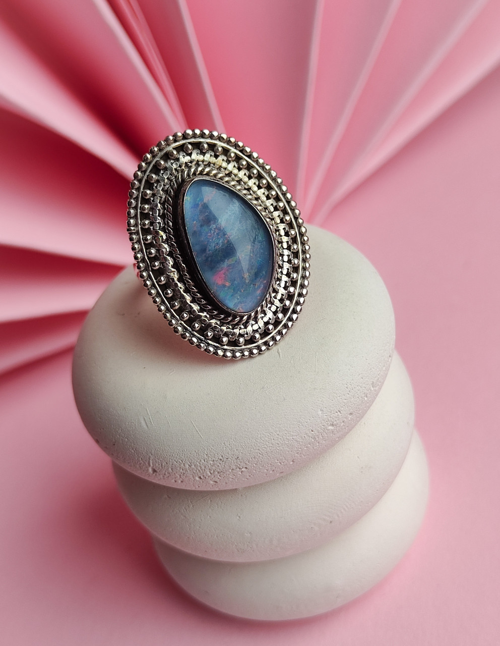 Австралійський опал кільце. Каблучка з австралійського опалу. Перстень опал в сріблі. Розмір 17., фото 1