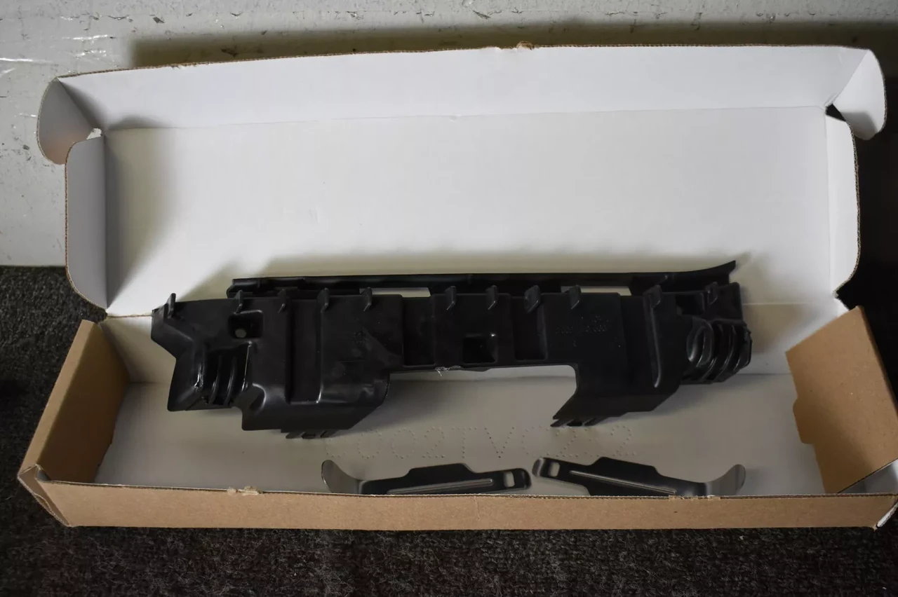 Кронштейн фари правий BMW: g01, 63115A0E5E8