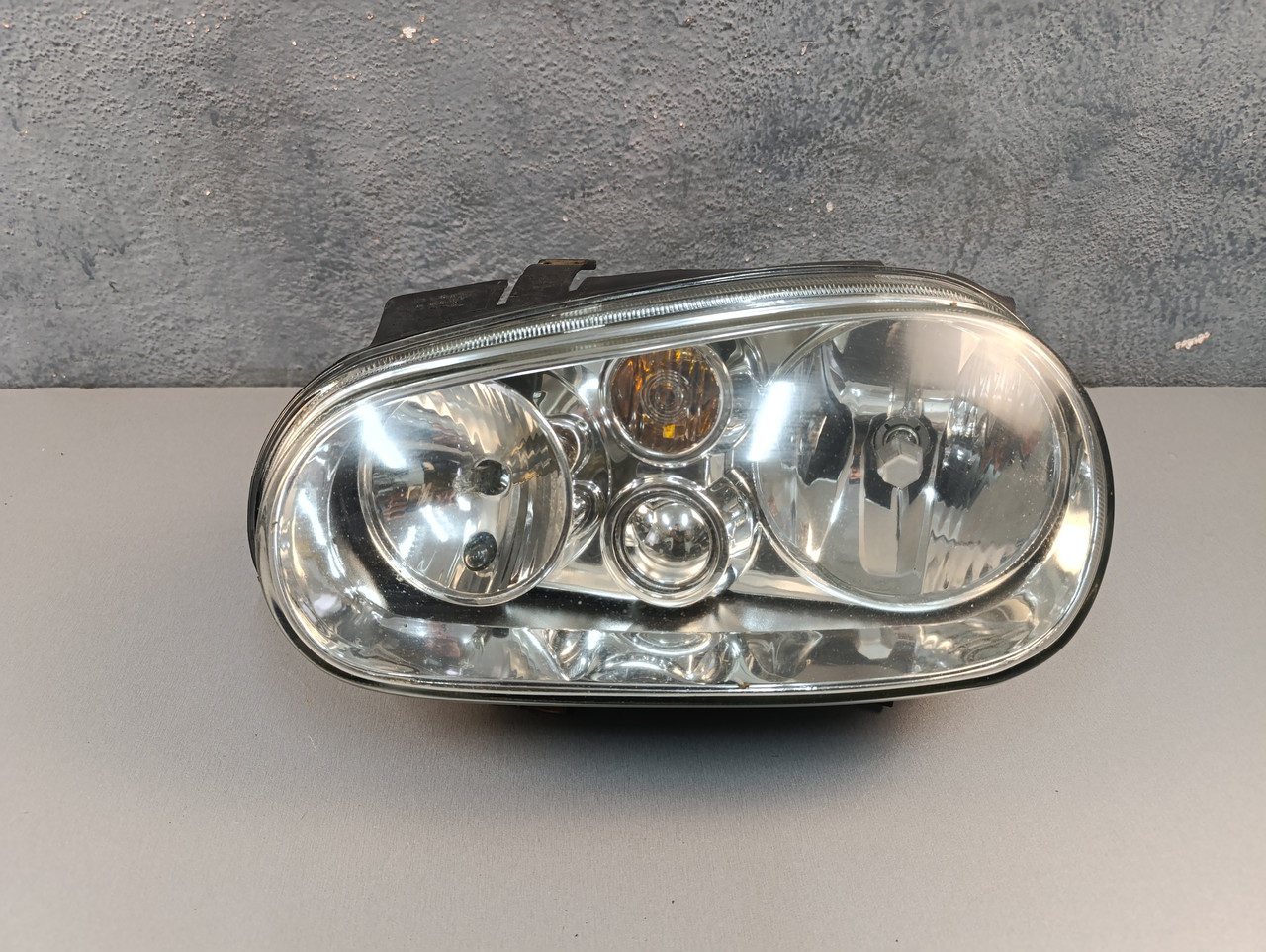 VW Golf 4 Фара ліва 1J1941015B