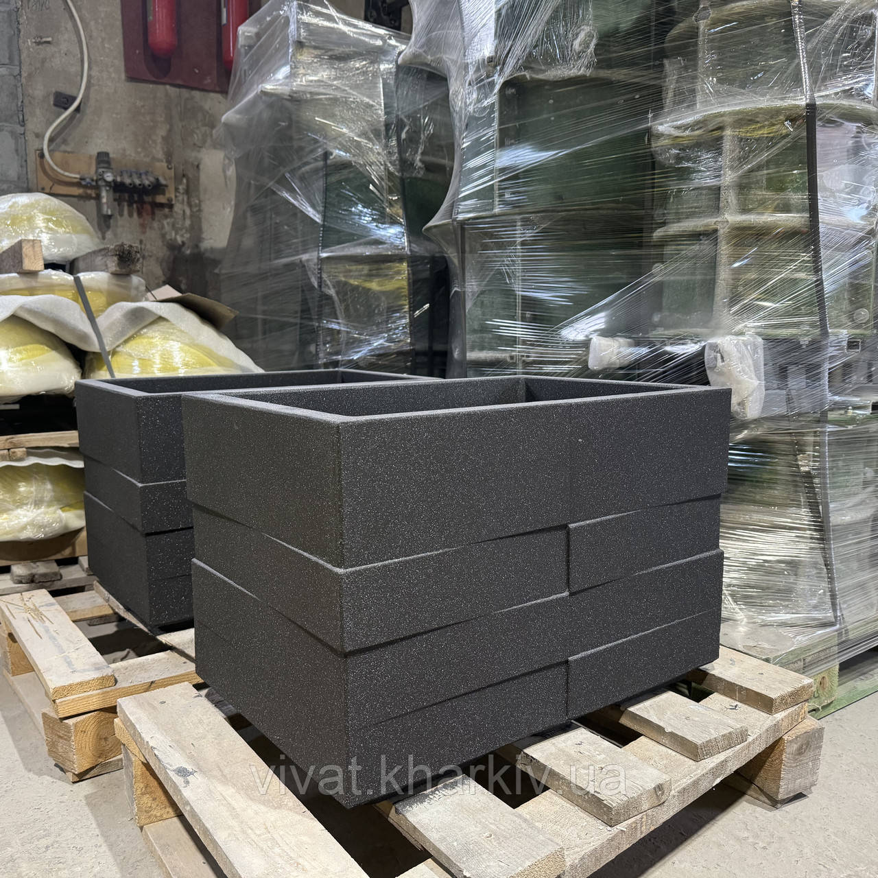 Вуличний вазон/кашпо Аура S В400 Д600 Ш400 мм Вага — 90 кг Об'єм — 50 л.