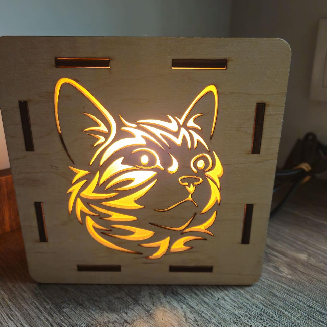 Нічний світильник настільний дерев'яний з фанери Кіт з регулюванням яскравості світла, фото 1