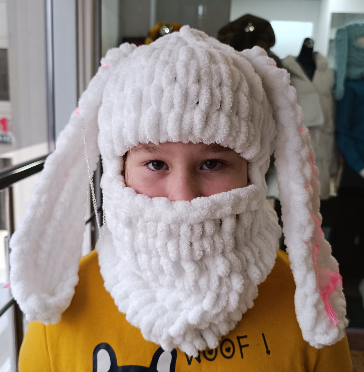 Біла балаклава з бантиками та вушками