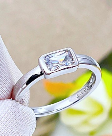 Кільце Стиль із прямокутним фіанітом біле медзолото, розмір 19, фото 1