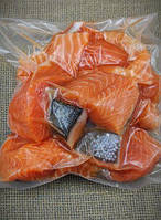 Куски форелі лосося слабосолені н/ш у/у 500 грамів