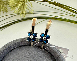 Срібні сережки-квіточки з золотими напайками і синіми фіанітами "Веста"