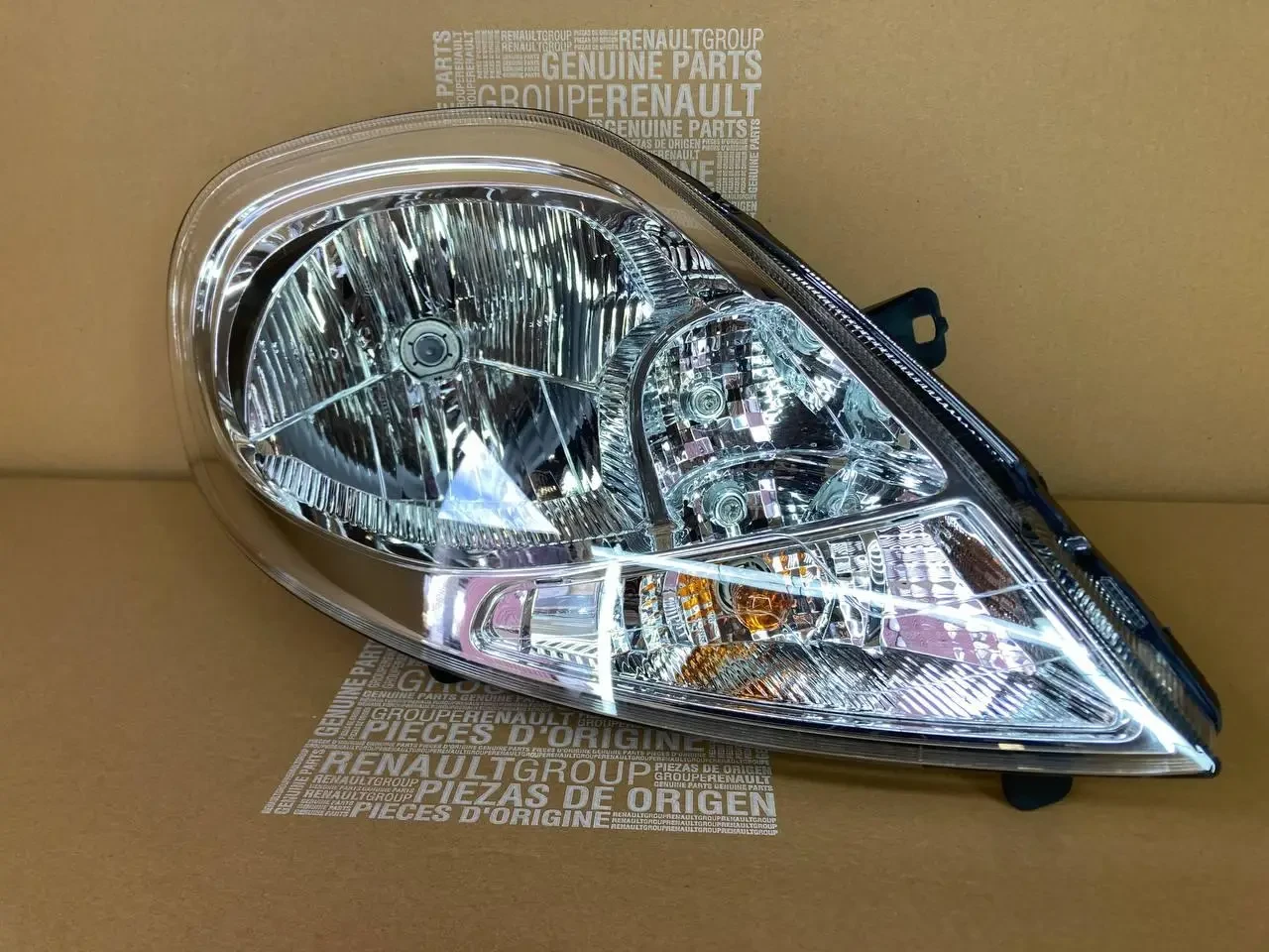 Фара права Renault Trafic 2 (2007-2013), 8200701356