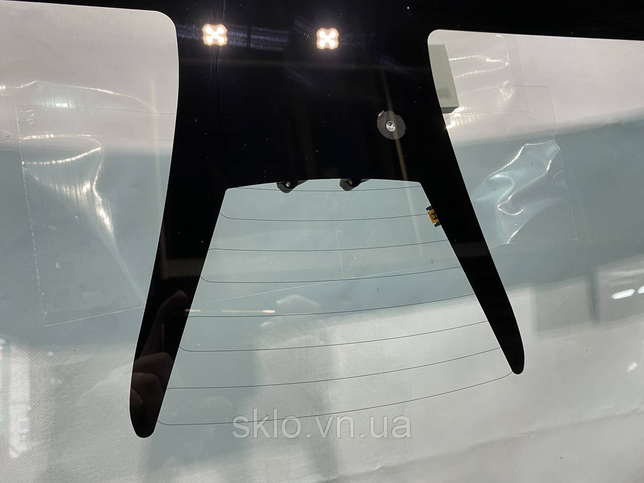 Лобове скло Tesla Model Y 2022-2023 з камерою (3 контакти), молдингом і кріпленням Original - Тесла Модель Y