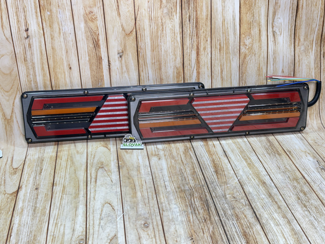 Ліхтар LED задній 12-24V до Автомобільної техніки, вантажівок, 46х13см (Біжучим Поворотник) NEW, фото 1