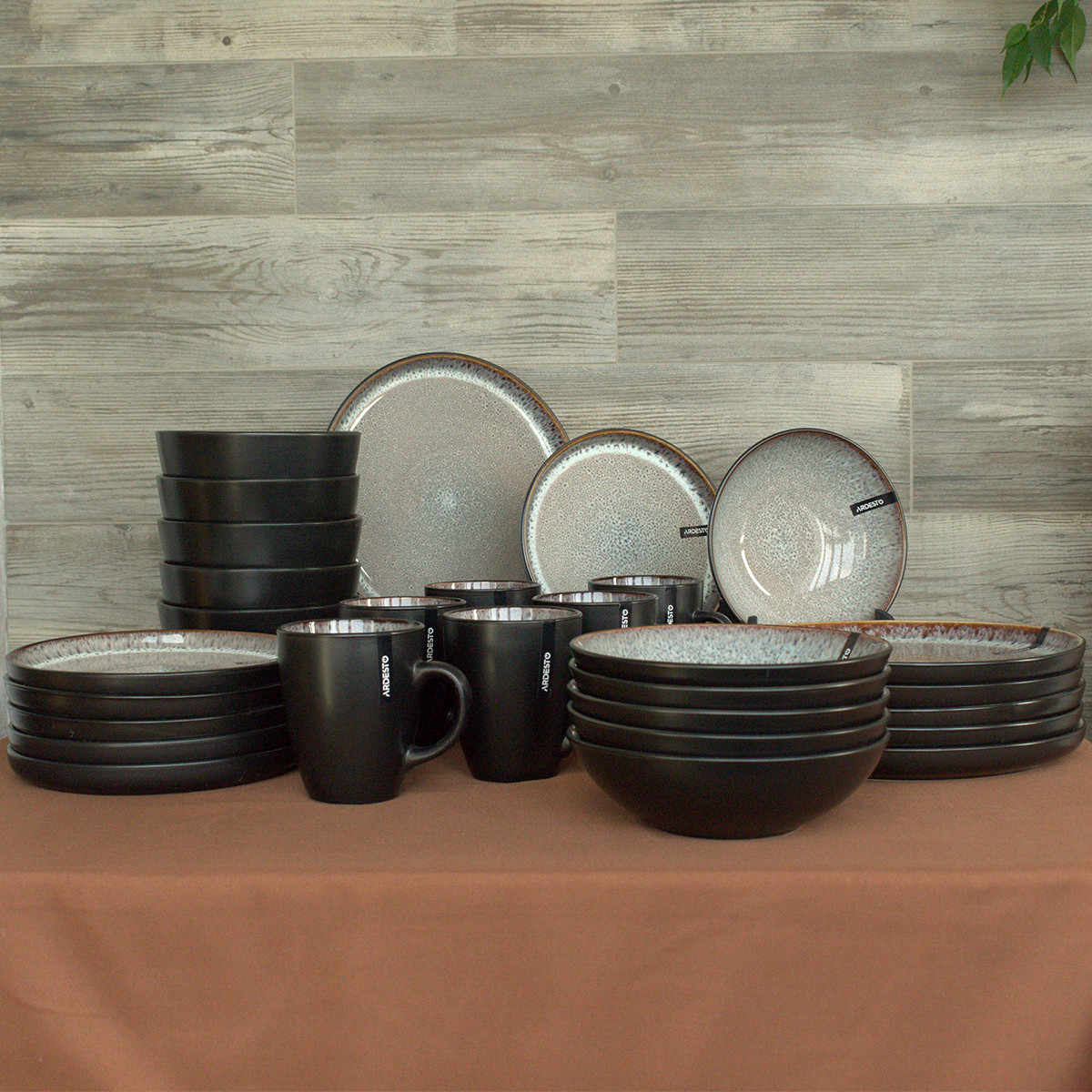 Набір тарілок Ardesto Bolzano 30 предметів чорно-коричневий