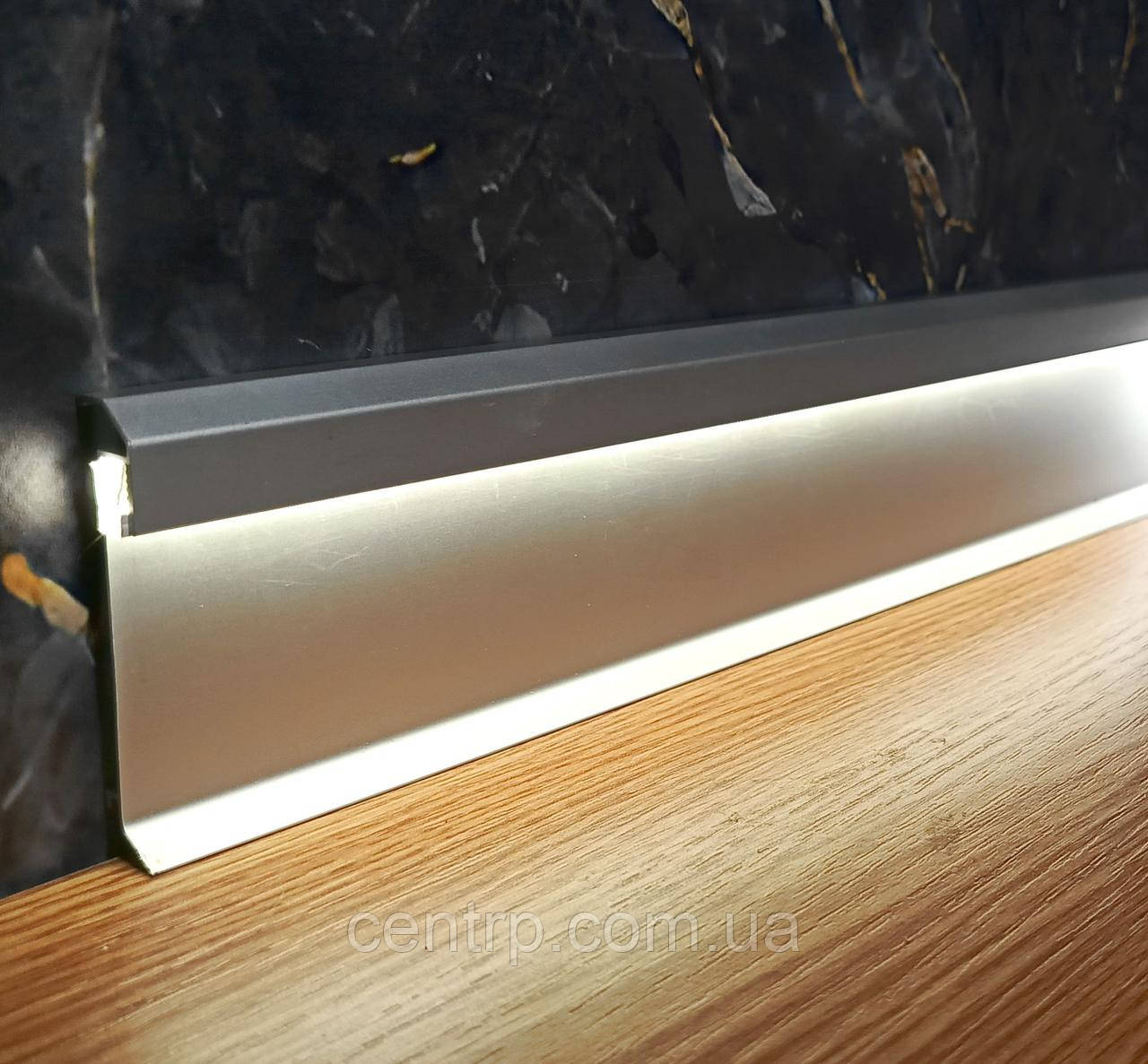 Накладний алюмінієвий LED плінтус BEST DEAL 4/59 срібло матове довжина 2,5 м