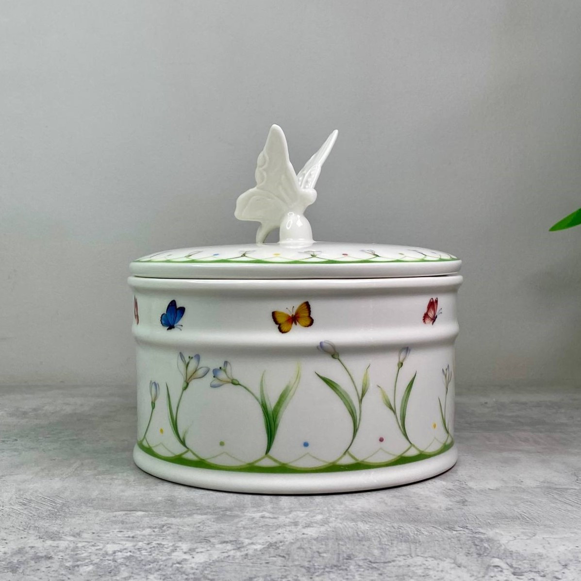 Банка для печива Villeroy & Boch Colourful Spring 1660 мл