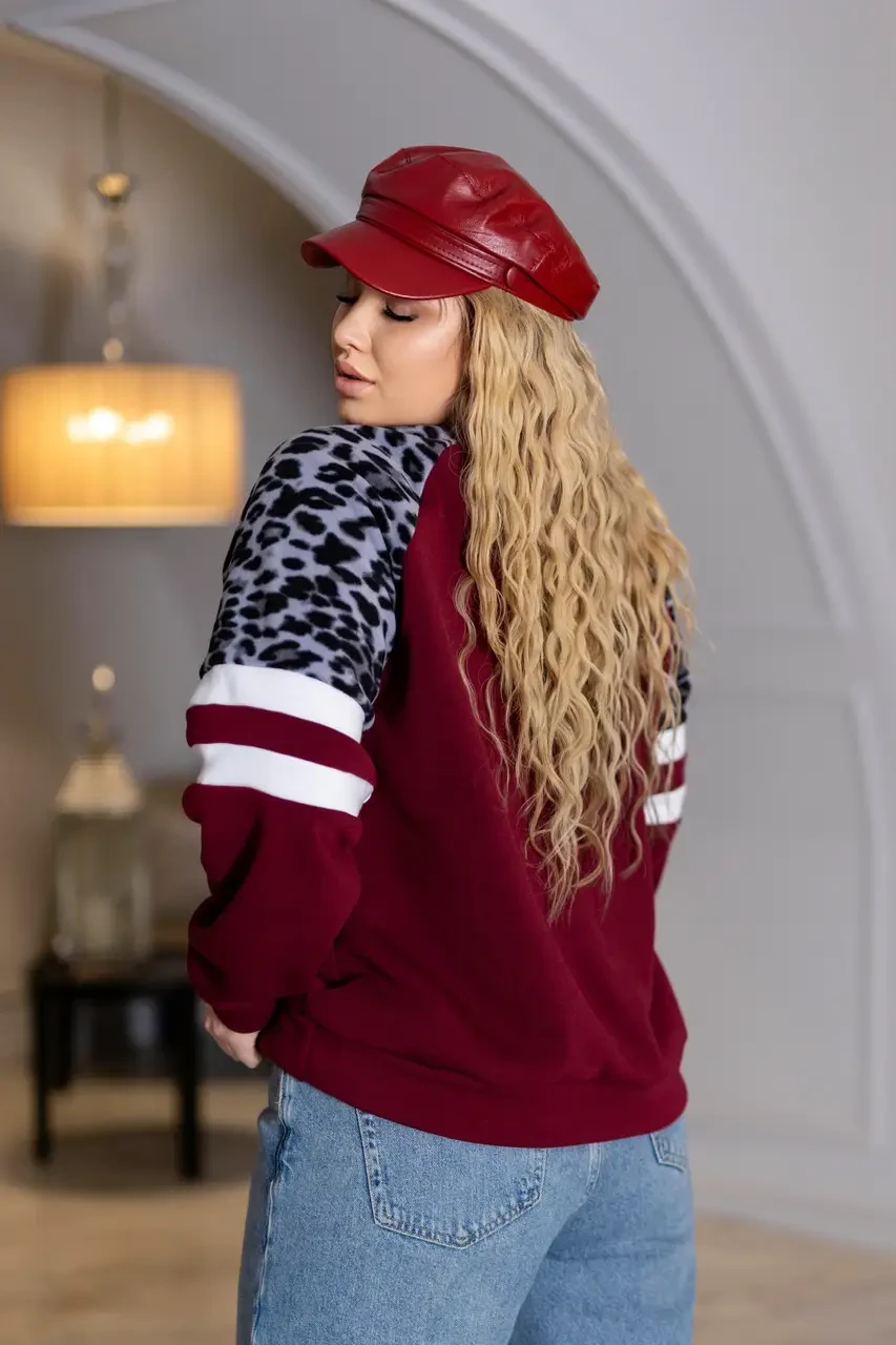 Трикотажний спортивний жіночий утеплений світшот із принтом