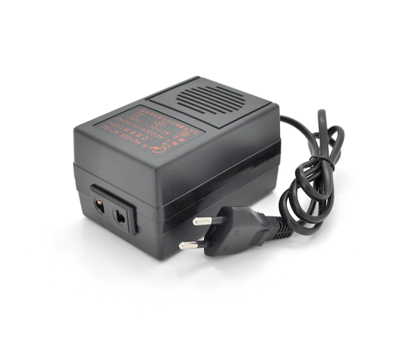Перетворювач напруги трансформаторний 150W Input 220 V/Output 110V, + універсальна розетка