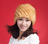 Хутряна жіноча шапка з в'язаної норки кремова., фото 5