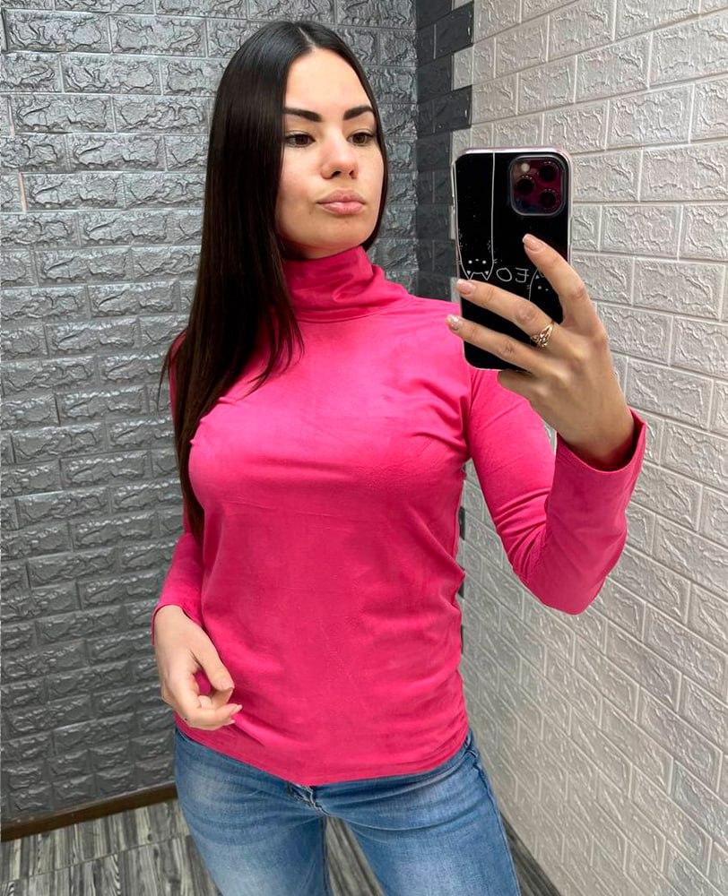 Жіночий рожевий замшевий гольф