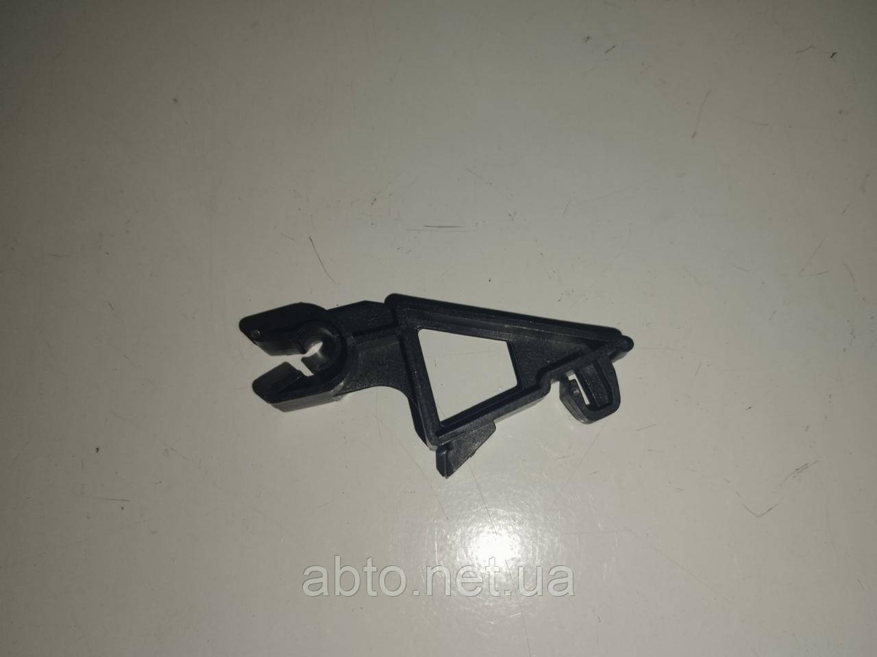 Кронштейн кріплення упору капота Daewoo Nexia OPEL Kadet 90191598