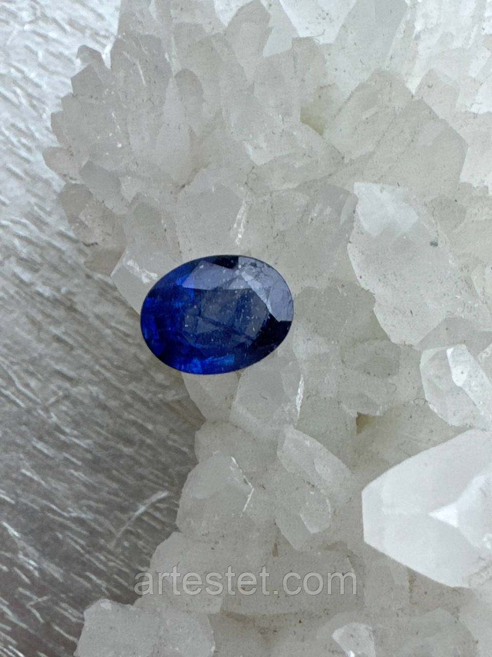 Синій прозорий природний сапфір 1.9ct.