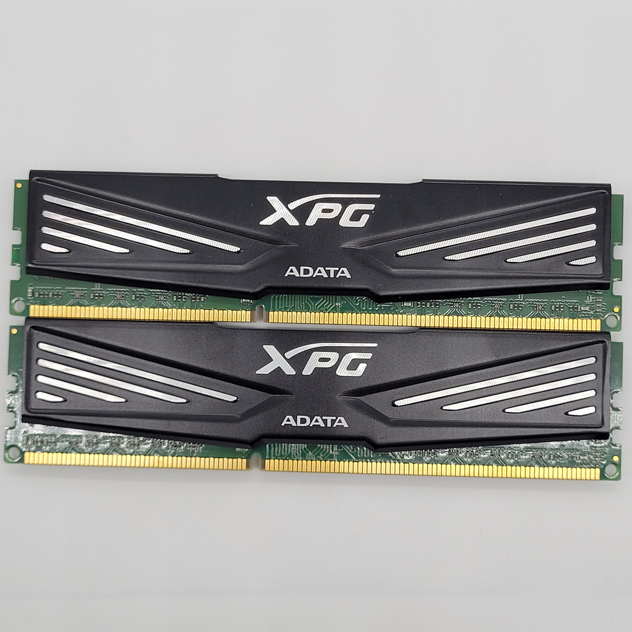 Пара оперативної пам'яті Adata XPG Gaming DDR3 16Gb (2x8Gb) 1600MHz PC3-12800U 2R8 CL9 (AX3U1600GW8G9-2G) Б/В