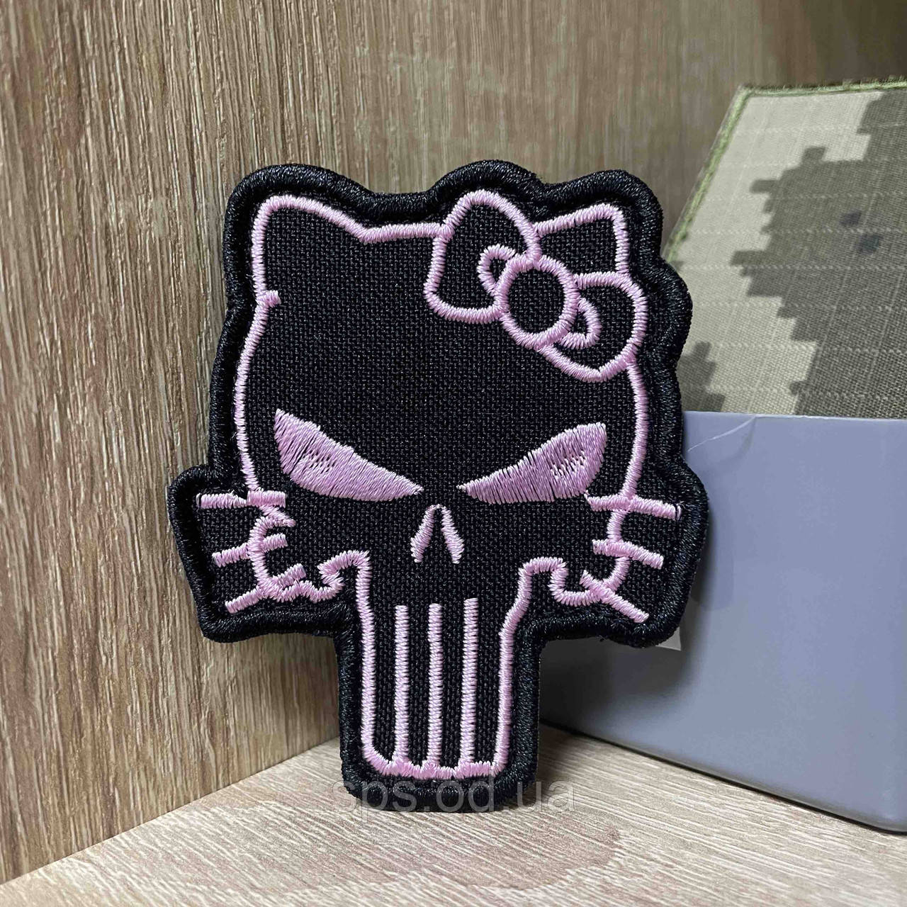 №447 Шеврон «Hello Kitty Кітті Карательниця» 7.5*6 см