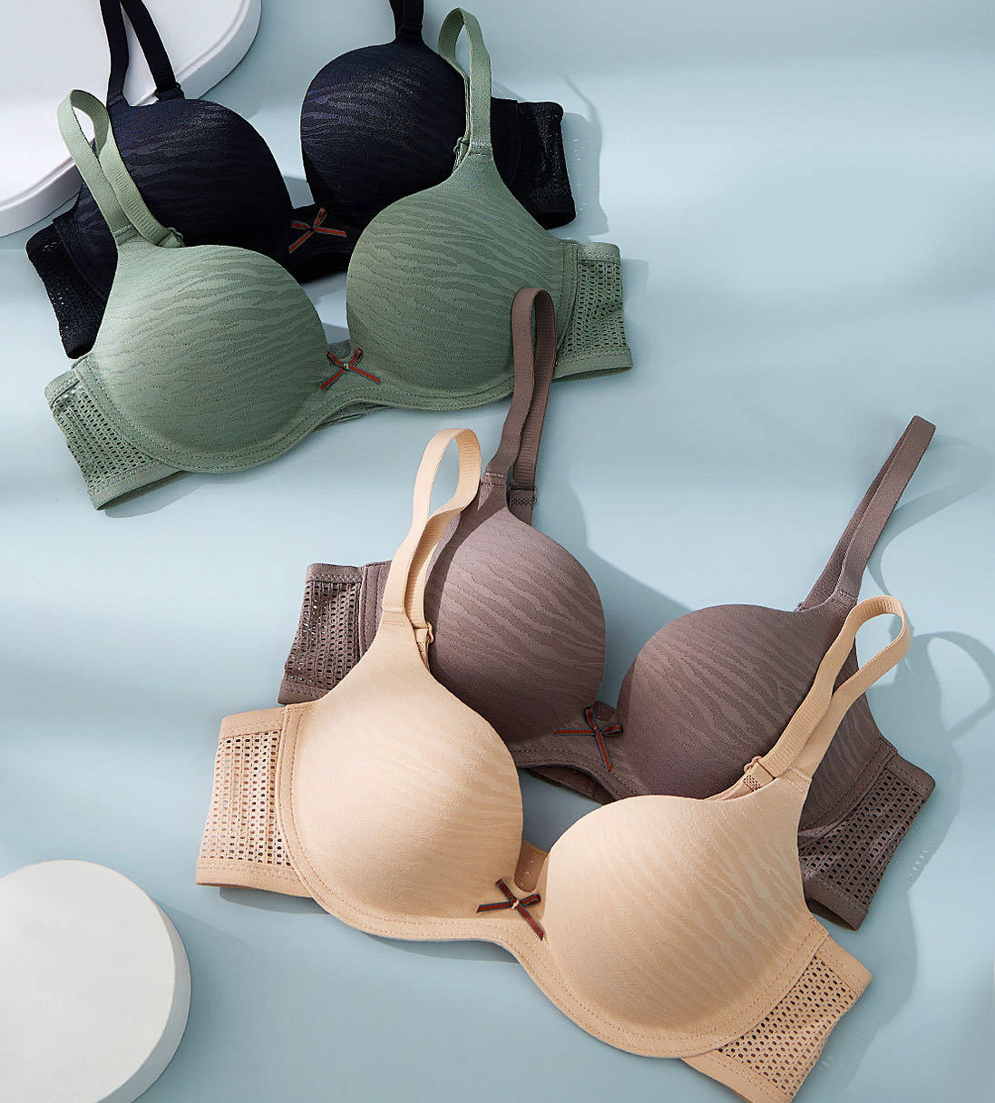Бюстгальтер з формованими чашками з push up і дихаючою спинкою, 2-ка