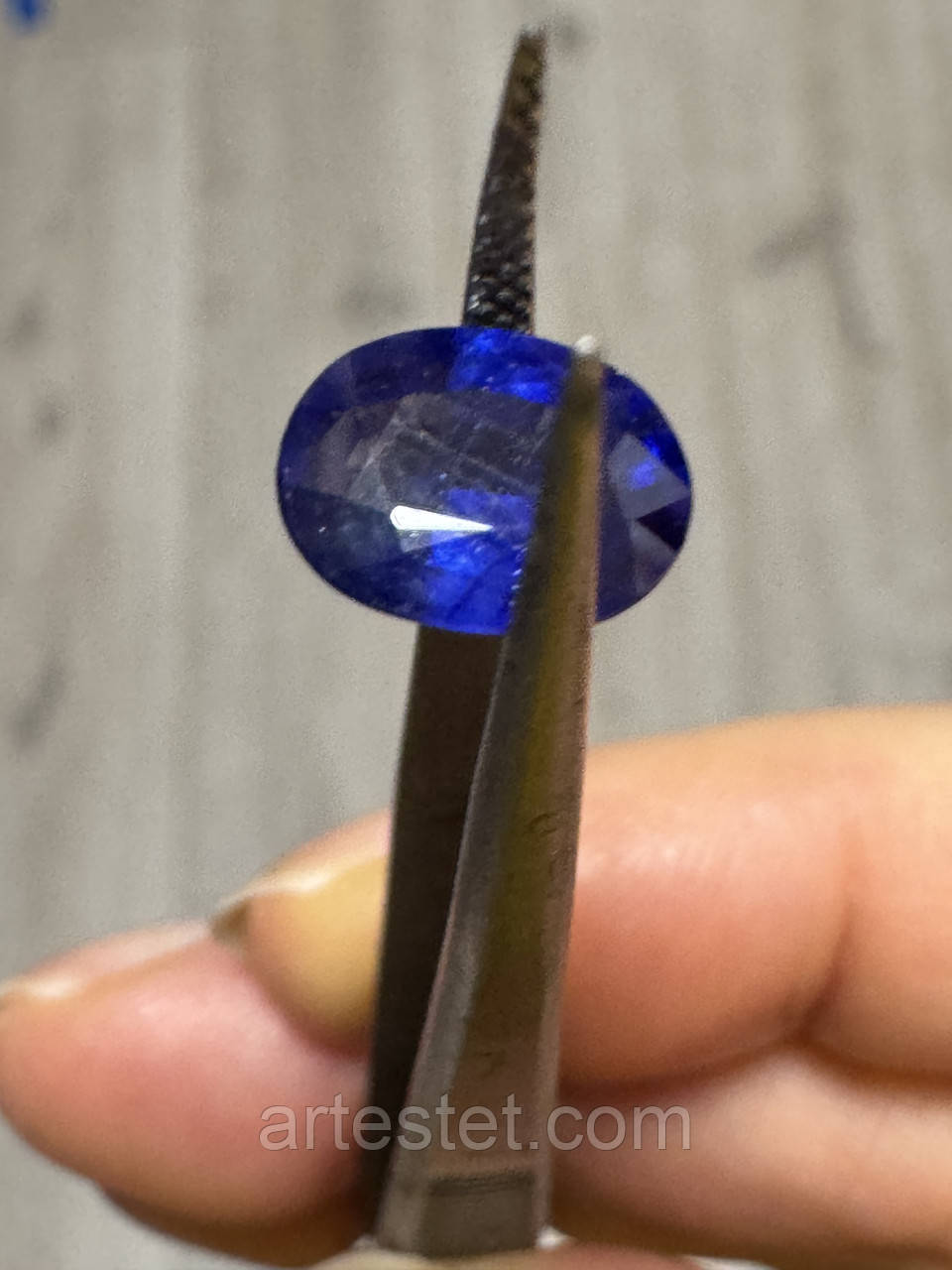 Овальний натуральний синій сапфір 2.3 ct.