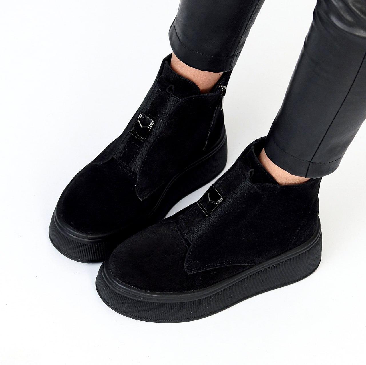 Жіночі замшеві зимові черевики на блискавці молодіжні чорні натуральна замша, фото 1
