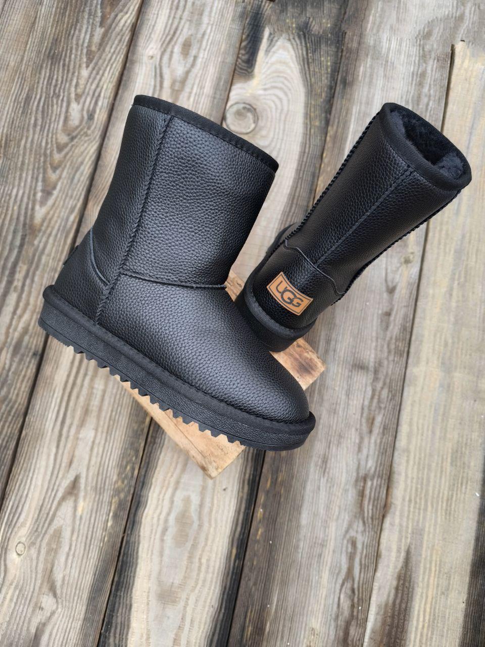 Уги ЧОРНІ з натуральної шкіри високі з лейбл Ugg чобітки теплі жіночі зима