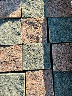 Бруківка з граніту пилена з 4-х ст.