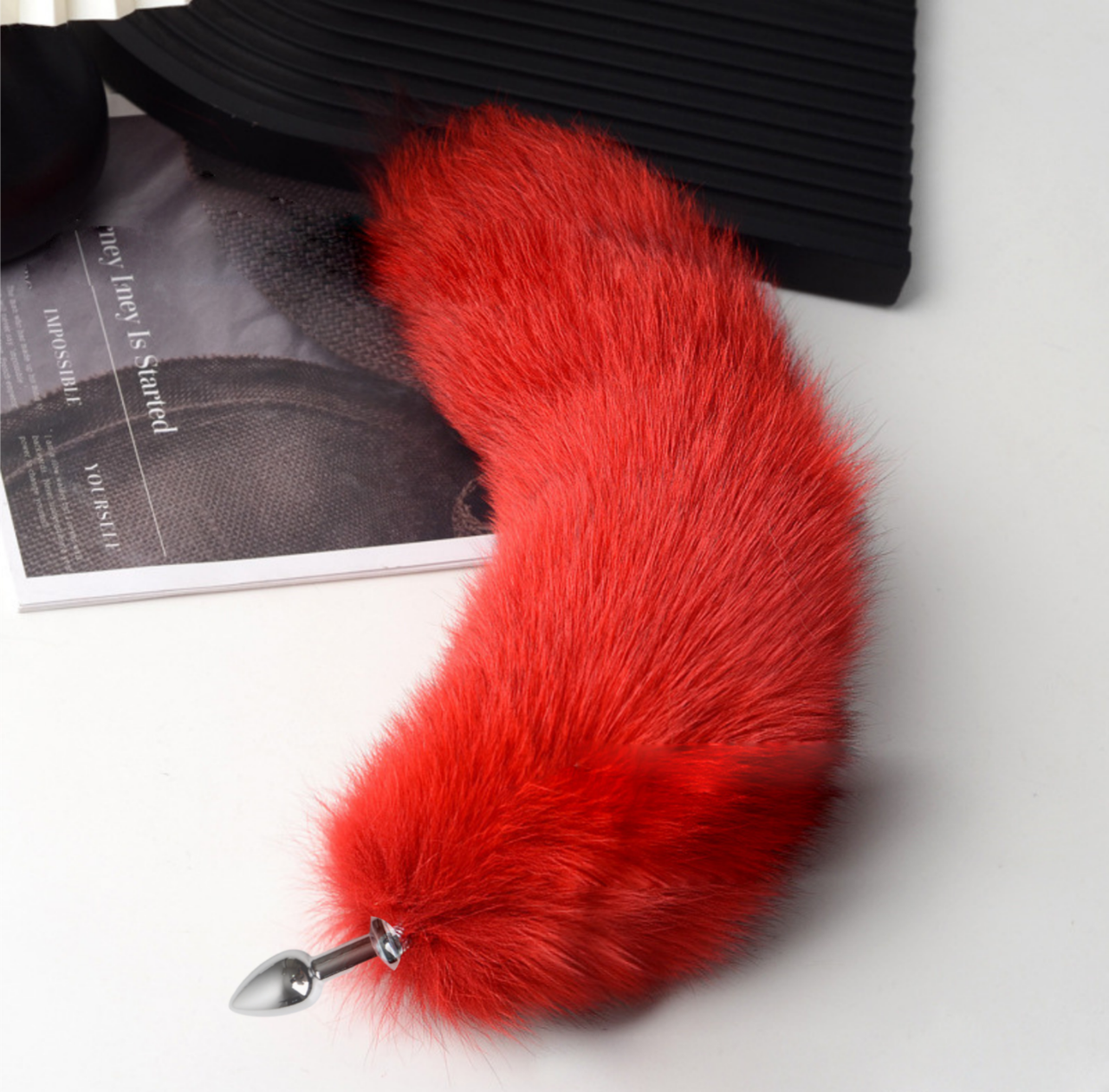Анальна пробка M 2.8см з хвостом натуральної лисиці фарбований червоний для рольових ігор, фото 1