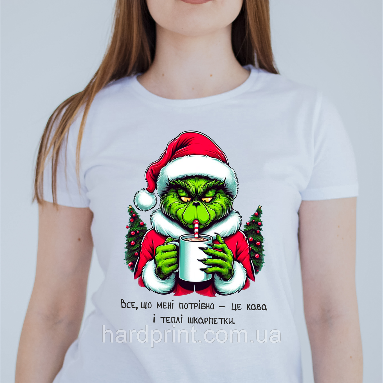 Футболка Грінч Все, що мені потрібно - це кава та теплі шкарпетки. Футболка з новорічним принтом. Жіноча футболка., фото 1