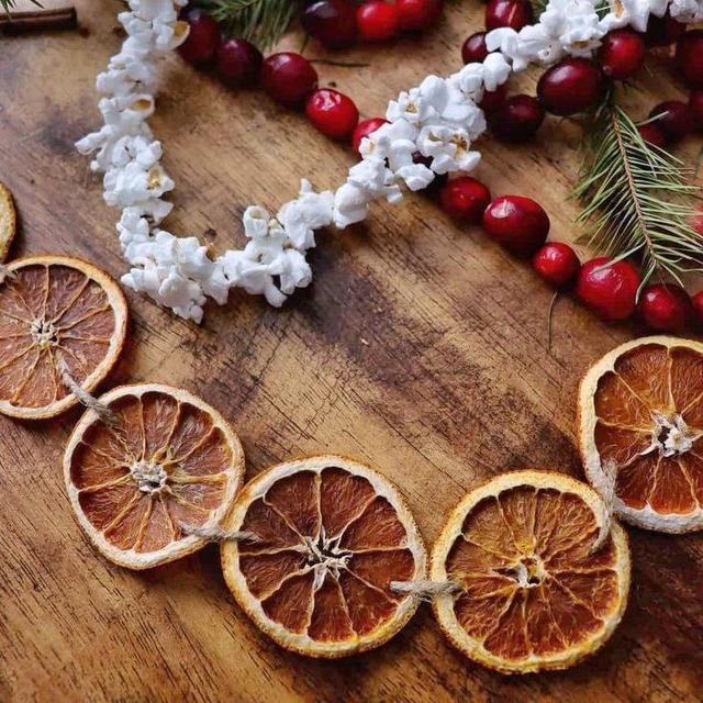 Гірдянда з сушених апельсинів
