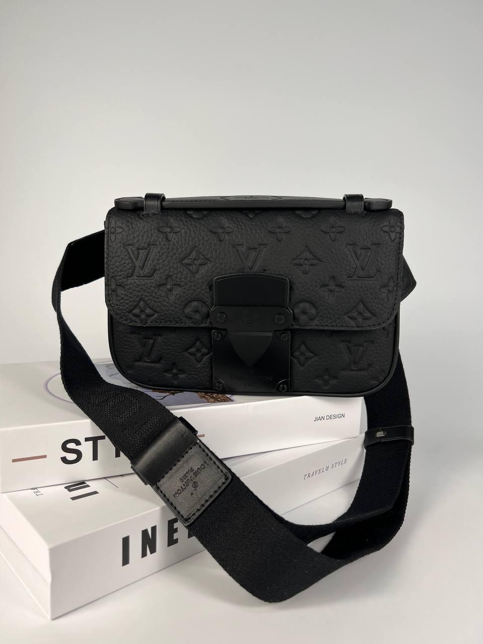 Чоловіча чорна шкіряна сумка Louis Vuitton