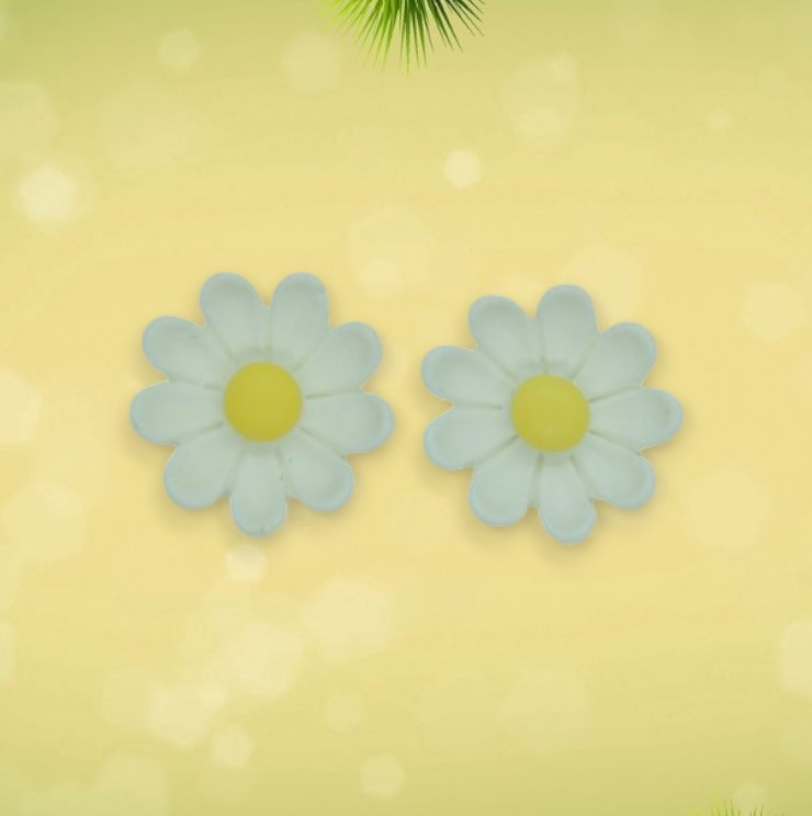 Сережки кліпси дитячі для вух без пробивання квітка Незабудка з білими пелюстками та жовтою тичинкою, фото 1
