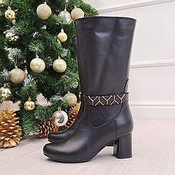 Чоботи шкіряні жіночі на підборах. Колір чорний. Батал