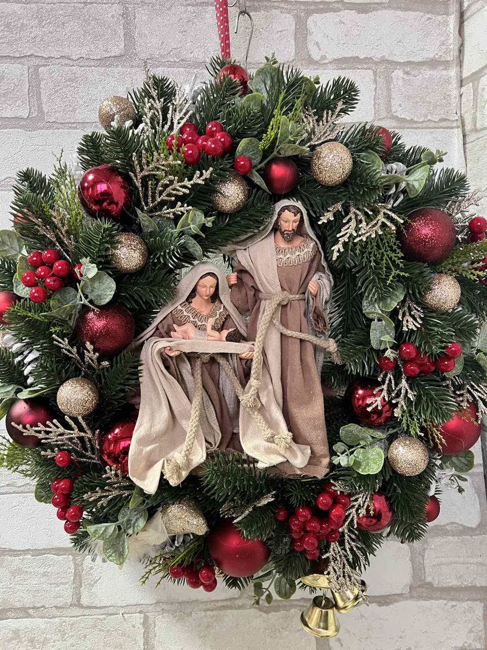 Різдвяний віночок з Вертепом на двері На щастя , д 45-50 см, вінок на Різдво, різдвяний оберіг, фото 1